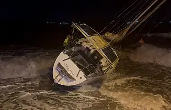 Milyonluk tekne karaya sürüklendi