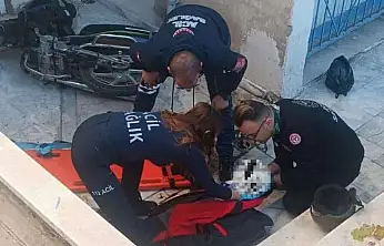 Motosiklet apartman girişine uçtu