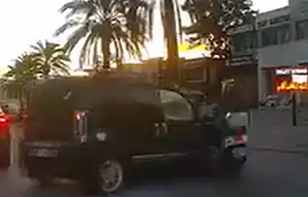 Motosiklet kazası araç kamerasına yansıdı