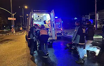 Motosikletle otomobil çarpıştı sürücü ağır yaralandı