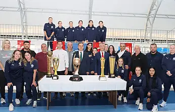 Muğla Valisi'nden Yalıkavakspor'a tebrik: Kız çocukları ve kadın sporuna destek Sürüyor