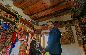 Ölmeden valimi  görmek istiyorum diyen Fatmana Nineye ziyaret