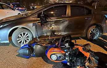 Otomobil ile motosiklet çarpıştı 1 yaralı