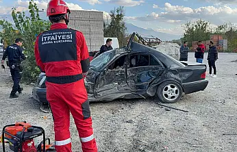 Park halindeki araça çarptı 1 ölü