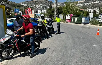 Plakasız ve abartı egzozlu motosiklete ceza