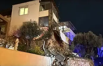 Sağanak yağışta istinat duvarı çöktü, 4 hane, 9 kişi tahliye edildi