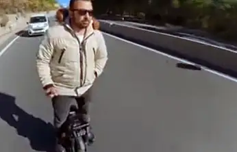 Sakar rampasında tek teker scooter ile tehlikeli yolculuk