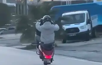 Şov uğruna trafiği tehlikeye attı