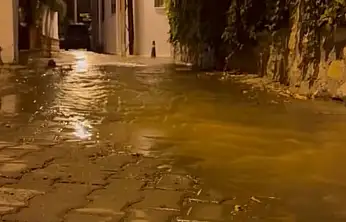 Sular şelale gibi akıyor, halk susuzluktan kırılıyor