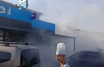 Zincir markette yangın çıktı