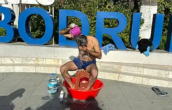 Susuzluğa isyan eden vatandaş belediyenin önünde protesto etti