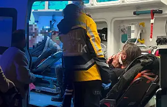 Tartışma bıçaklı kavgaya dönüştü 2 yaralı