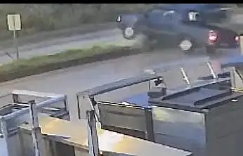 Turgutreis'te takla atan araç kamerada saniye saniye görüntülendi