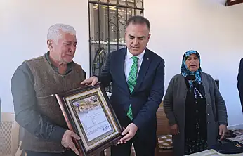 Vali Akbıyık Şehit Astsubay Emrah Kuran'ın ailesini ziyaret etti