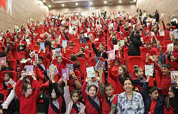 Yazar Pelin Güneş minik okurlarla buluştu