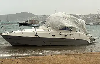 Yıkım sonrası fırtına etkisi tekneler karaya oturdu