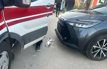 Zincir market önünde çıkış manevrası kazayla sonuçlandı