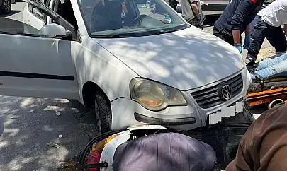 Araçla Motosiklet Çarpıştı, Vatandaşlar Yaralıya Yardıma Koştu