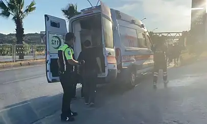 Emniyet Şeridinde İlerleyen Motosiklet Kaza Yaptı
