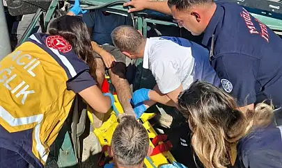 İtfaiye Zamanla Yarıştı: Sıkışan Sürücü Kurtarıldı