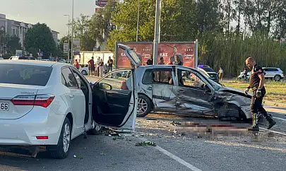 Karşı Şeride Geçen Otomobil Can Aldı