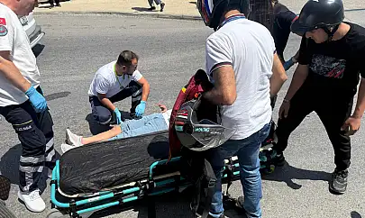 Kontrolsüz Araç Kazaya Neden Oldu: Motosikletteki Kadın Yaralandı