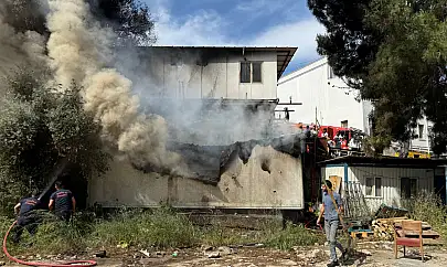Korkutan yangın: Konteyner alev alev yandı