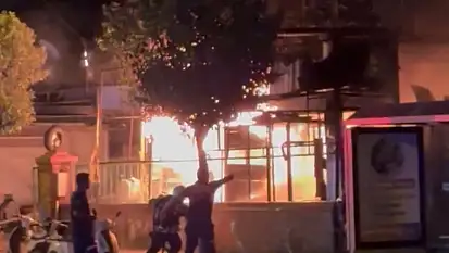 Gece yarısı çıkan yangında tamirhane kül oldu, ekipler seferber edildi