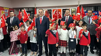 İkinci dönemin ilk dersi Bayrak sevgisi oldu