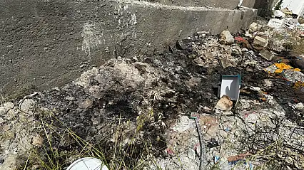 Kullanılmayan eşyalar alev aldı, mahalleli müdahale etti