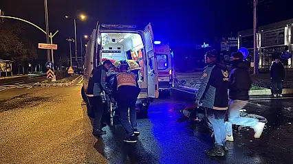 Motosikletle otomobil çarpıştı sürücü ağır yaralandı