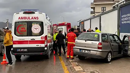 Otomobil duvara çarptı: 1 ölü 2 yaralı