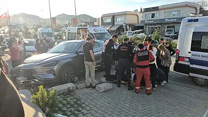 Turgutreis-Bodrum yolunda kalp krizi faciası  otomobil beş araca çarptı