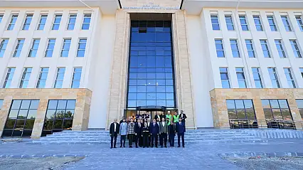 Vali Dr. İdris Akbıyık çevre dostu yeni binayı inceledi