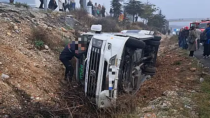 Yolcu minibüsü devrildi 13 yaralı