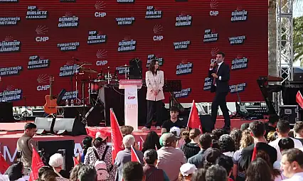 Turgutreis Atatürk Meydanı'nda Coşkulu Miting