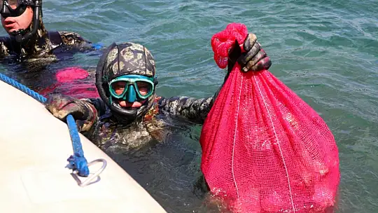 Deniz dibi temizliğinde Bitez sahili atıklardan arındırıldı