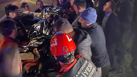 Köprü Üstünde Feci Kaza: Kamyon Aşağıya Düştü