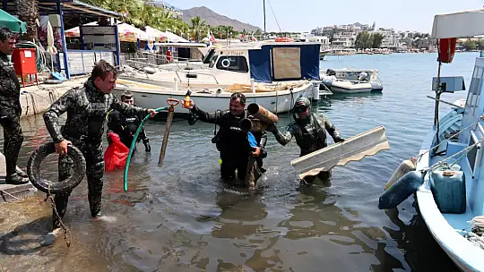 Gönüllü Dalgıçlar Akyarlar'da Deniz Temizliği Yaptı