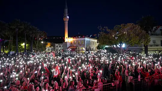Cumhuriyet Meşalesi Bodrum'da Yandı: Gençlik Bayramı Coşkulu Geçti