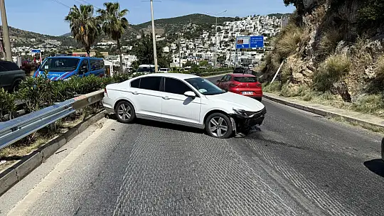 Korkutan Kaza: Sürücü Şans Eseri Kurtuldu