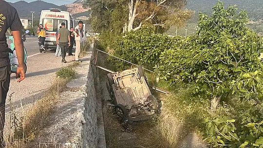 Otomobil şarampole devrildi: 60 yaşındaki sürücü yaralandı