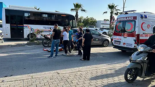 Araç motosiklete çarptı: 2 yaralı