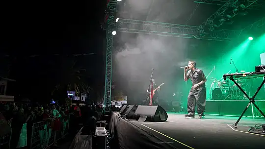 Cumhuriyet Meşalesi Bodrum'da Yandı: Gençlik Bayramı Coşkulu Geçti