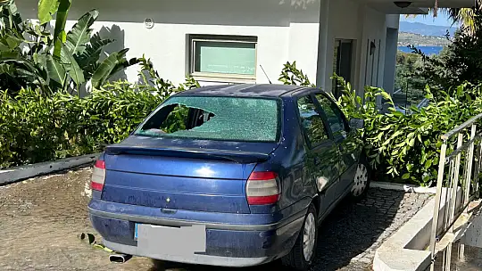 İsale hattı patladı, evler ve araçlar zarar gördü
