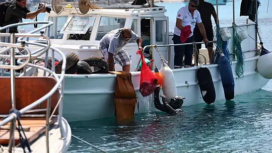 Gönüllü Dalgıçlar Akyarlar'da Deniz Temizliği Yaptı