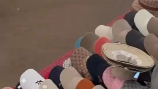 Boru yine patladı, esnafın tezgâhları zarar gördü