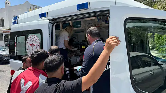 Araçla Motosiklet Çarpıştı, Vatandaşlar Yaralıya Yardıma Koştu