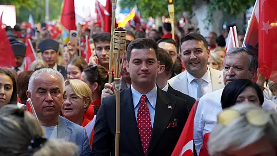 Cumhuriyet Meşalesi Bodrum'da Yandı: Gençlik Bayramı Coşkulu Geçti