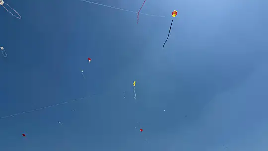 Gökyüzü Rengârenk, Yürekler Sevgiyle Doldu!